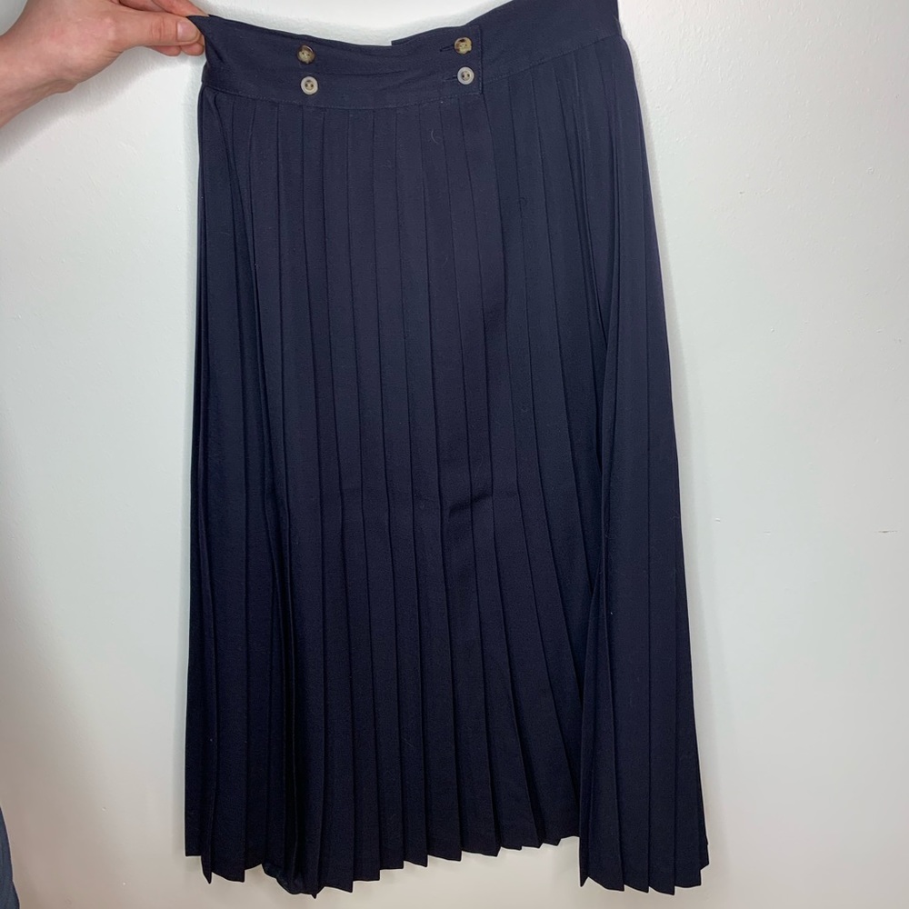 Navy pleated jones New York skirt
